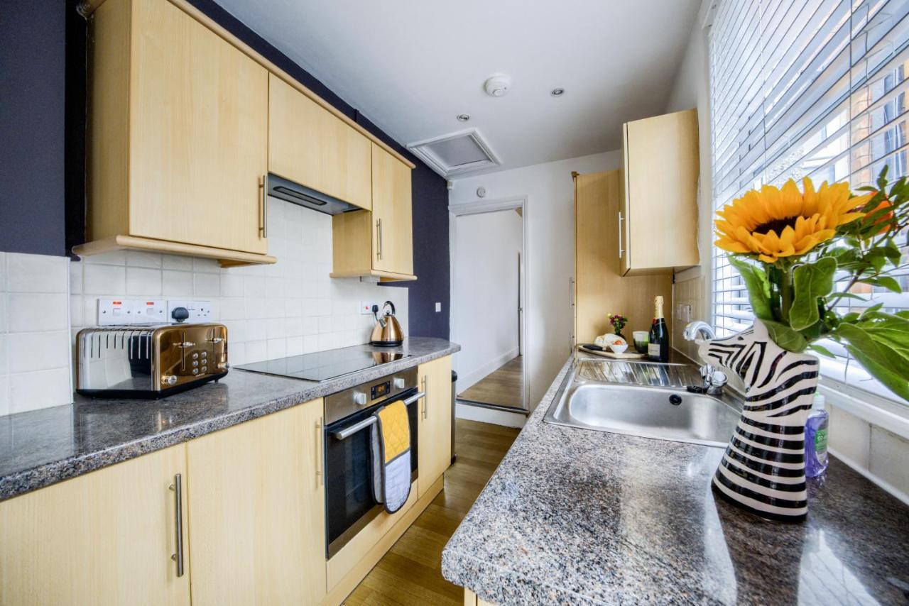 Coventry Fashionable House, City Centre, Free Parking, Sleeps 4, By Empower Homes Εξωτερικό φωτογραφία